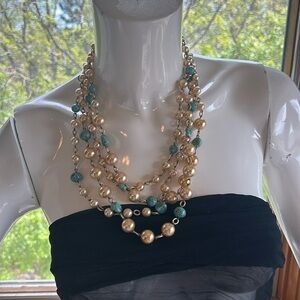 4strands of pearl and blue stone necklace